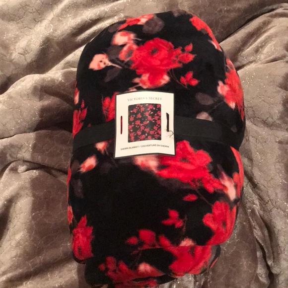 Victoria's Secret Other - Victoria’s Secret Sherpa blanket NWT
